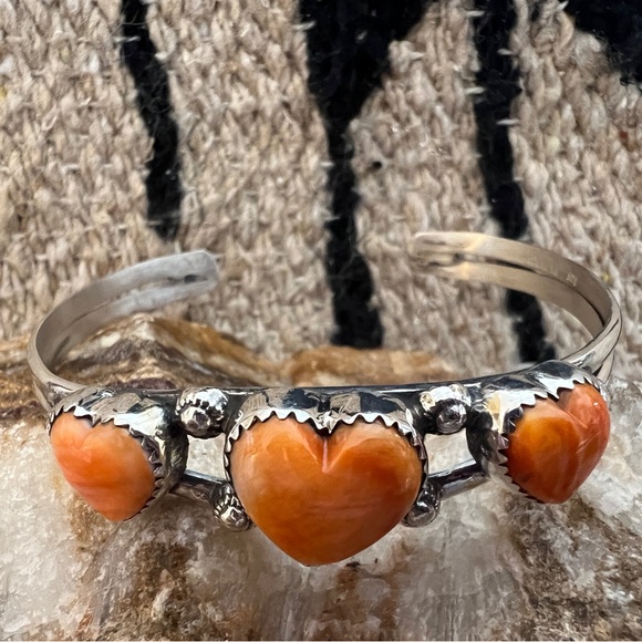 ❤️ Spiny Oyster Adjustable Heart Cuff Brushed Sterling Navajo Southwestern 17.3G - Picture 3 of 17